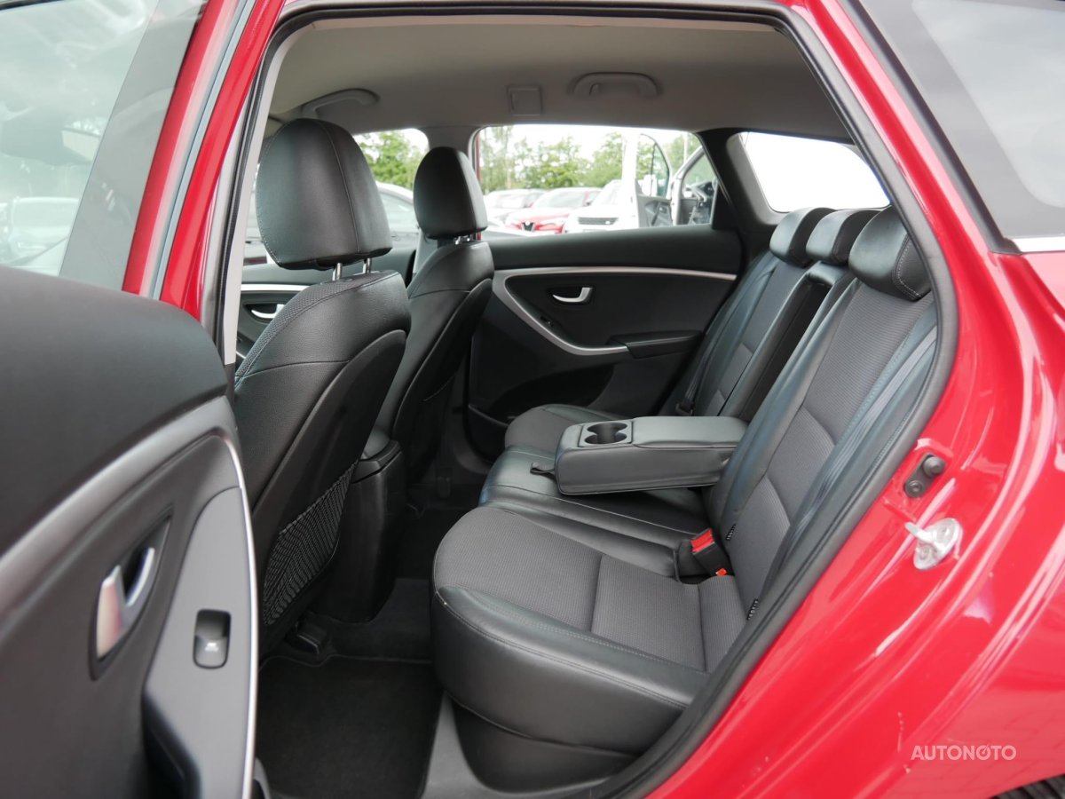 Hyundai i30, 2018 - pohled č. 5